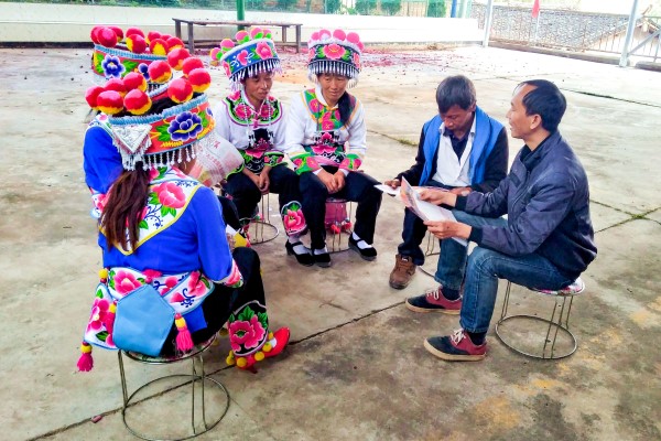 牟定縣安樂鄉紀委副書記楊胤乾組織彝族黨員群眾學習十三屆全國人在一次會議精神及《國家監察法》(1)_副本 (Custom).jpg